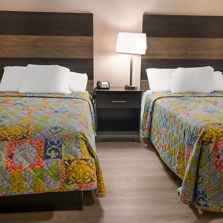 Knights Inn Grand Rapids East Airport Cascade Bagian luar foto