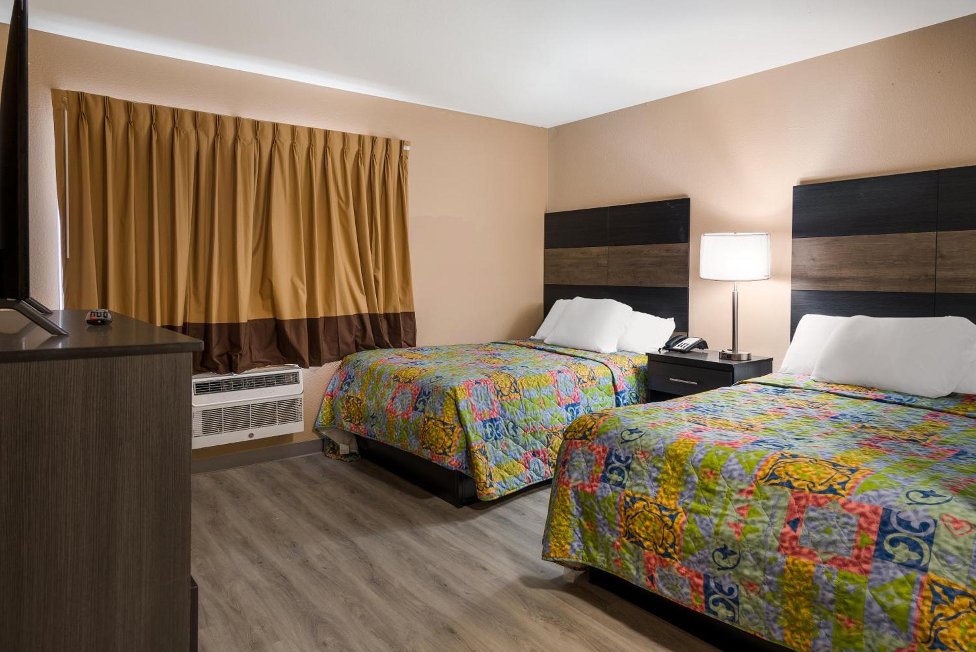 Knights Inn Grand Rapids East Airport Cascade Bagian luar foto