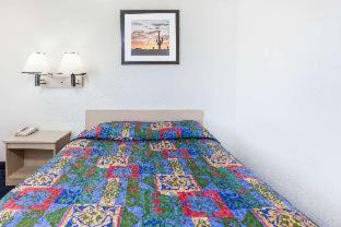 Knights Inn Grand Rapids East Airport Cascade Ruang foto